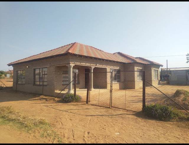 4 BEDROOM HOUSE FOR SALE IN MANKWENG